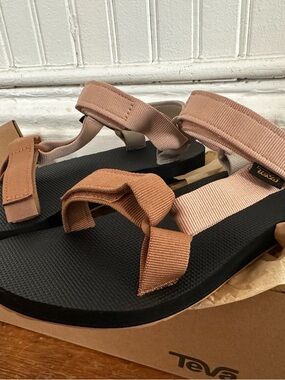 NIB Teva Original Universal Sandals